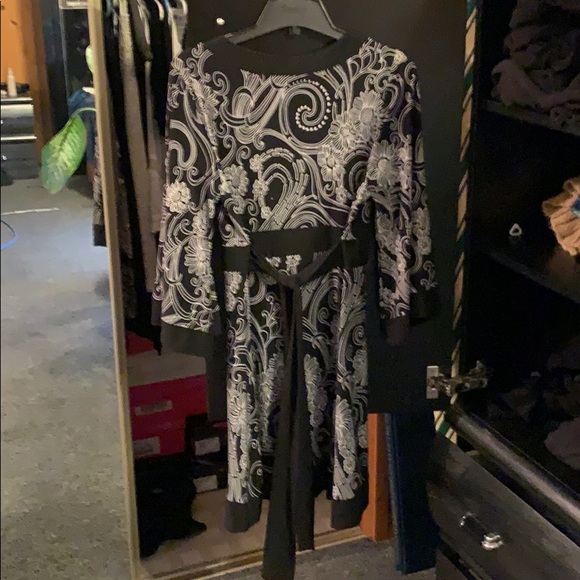 Dress - Picture 4 of 5